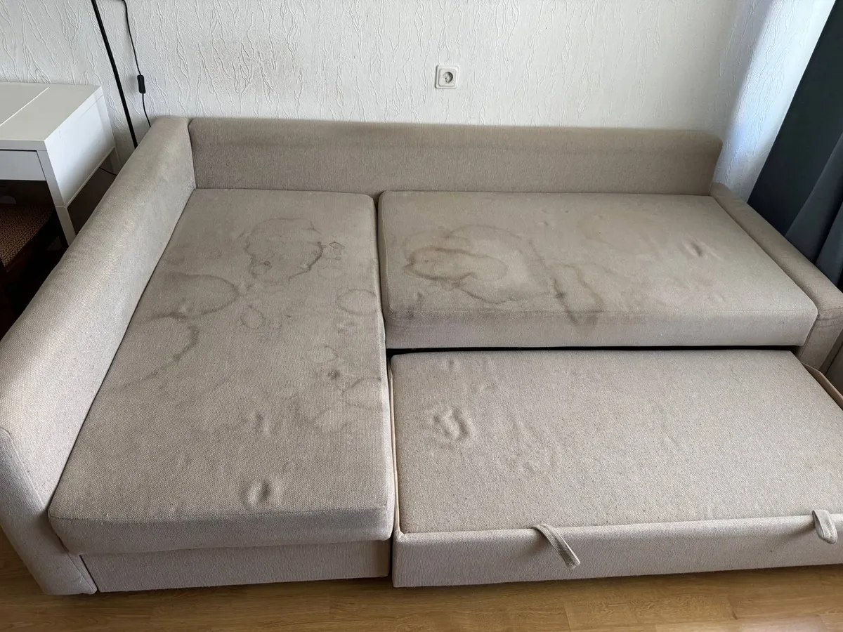 Stūra dīvāns pirms tīrīšanas